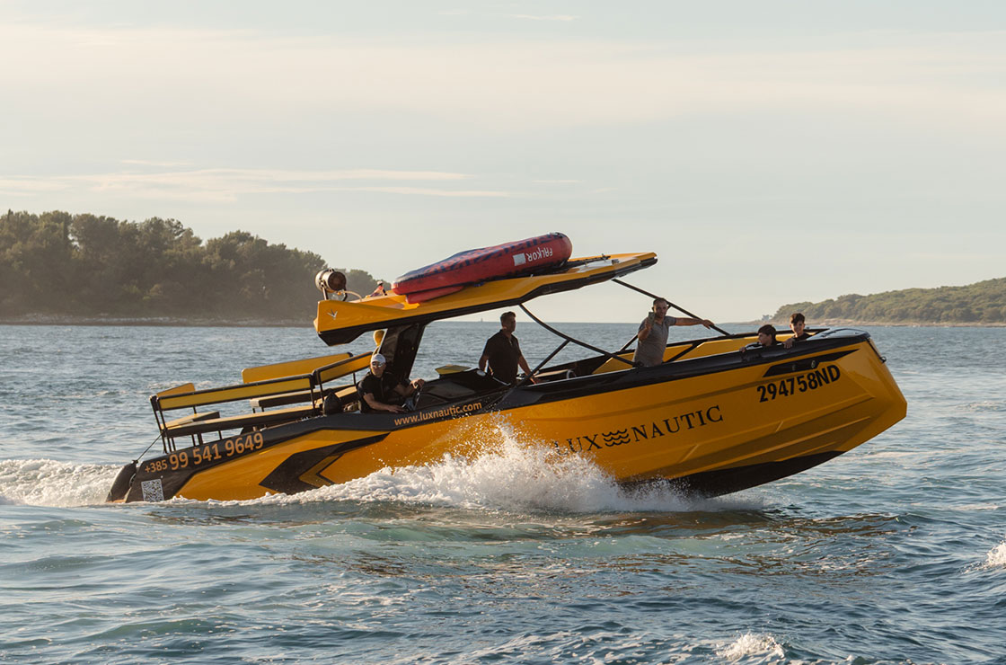 Lux Nautic Raptor — Feature About