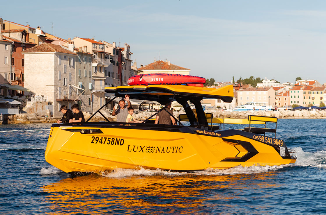 Lux Nautic Raptor — Feature Sundeck