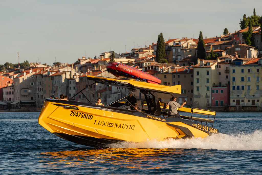 Lux Nautic Raptor — Rovinj Postcard