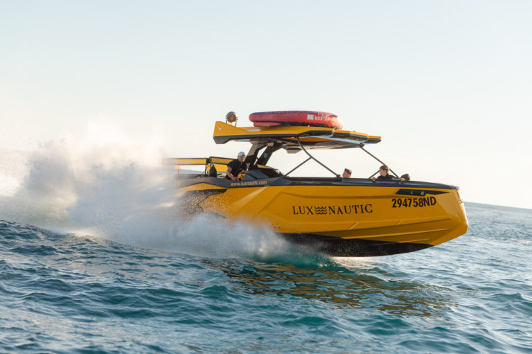 Lux Nautic Raptor — Spray Action