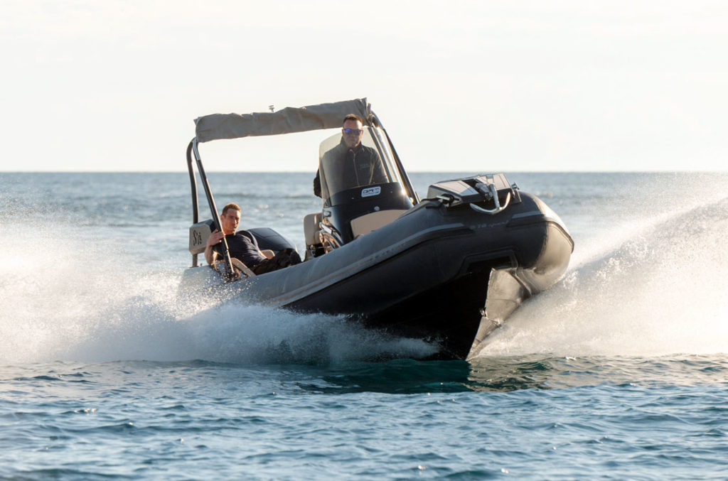 The 7.8 m transfer boat