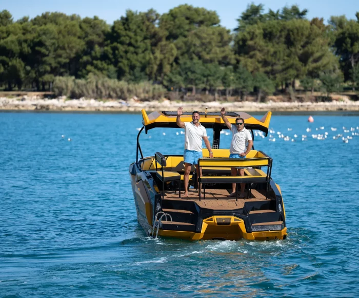 Lux Nautic Raptor — raptor-on-water